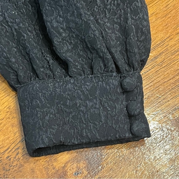 Trina Turk 100% silk black crossover blouse size large - Picture 7 of 9